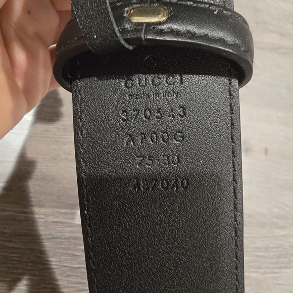 Gucci Black Leather Belt with Rosegold Buckle - Picture 2 of 5